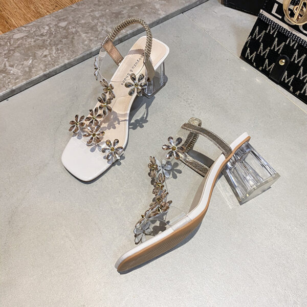 Sandalias de tacón alto para mujer, zapatos de tacón cuadrado transparente con decoración de flores pequeñas, a la moda, novedad de verano, 2022 - Imagen 3