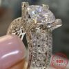 HOYON Plata de Ley 925 joyería Natural Moissanite estilo anillo cojín Zirconia Anillos ajuste de tensión anillo de piedras preciosas cuadradas - Imagen 3