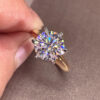 Anillo solitario de diamante de 3 quilates para mujer, sortija de moissanita de oro amarillo 925 de plata, sortija de compromiso y boda de 2 quilates con certificado - Imagen 4